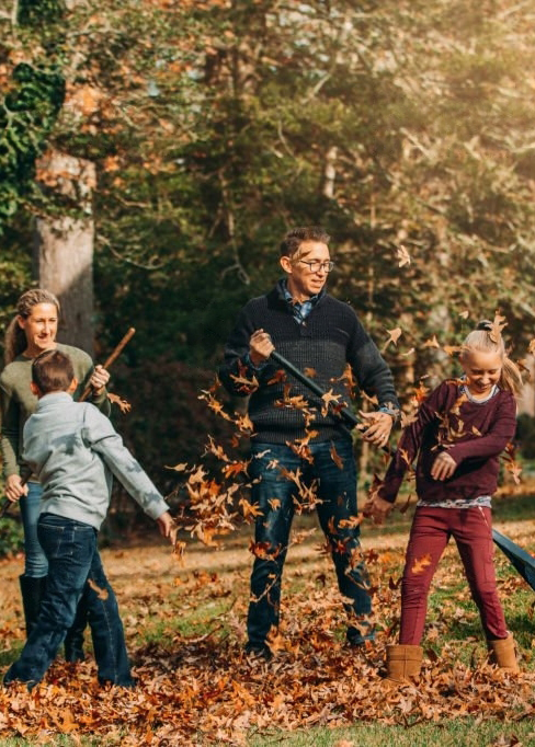 Lehtien haravointi, ilo vai vaiva puutarhan omistajalle? 